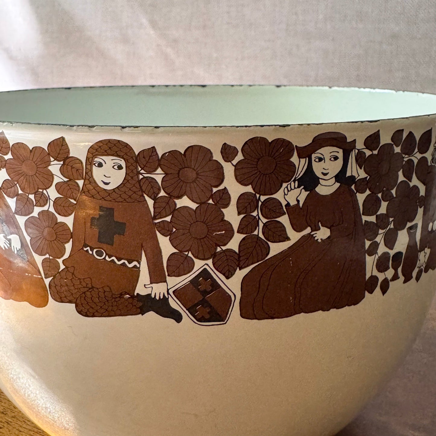 Vintage Enamel Mixing Bowl | Medieval Troubadour | Finel Arabia Kaj Franck