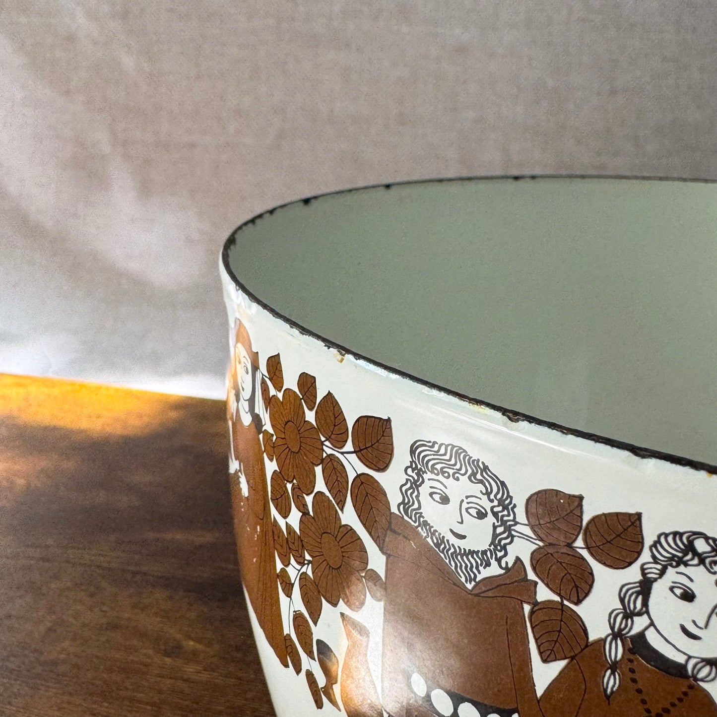 Vintage Enamel Mixing Bowl | Medieval Troubadour | Finel Arabia Kaj Franck