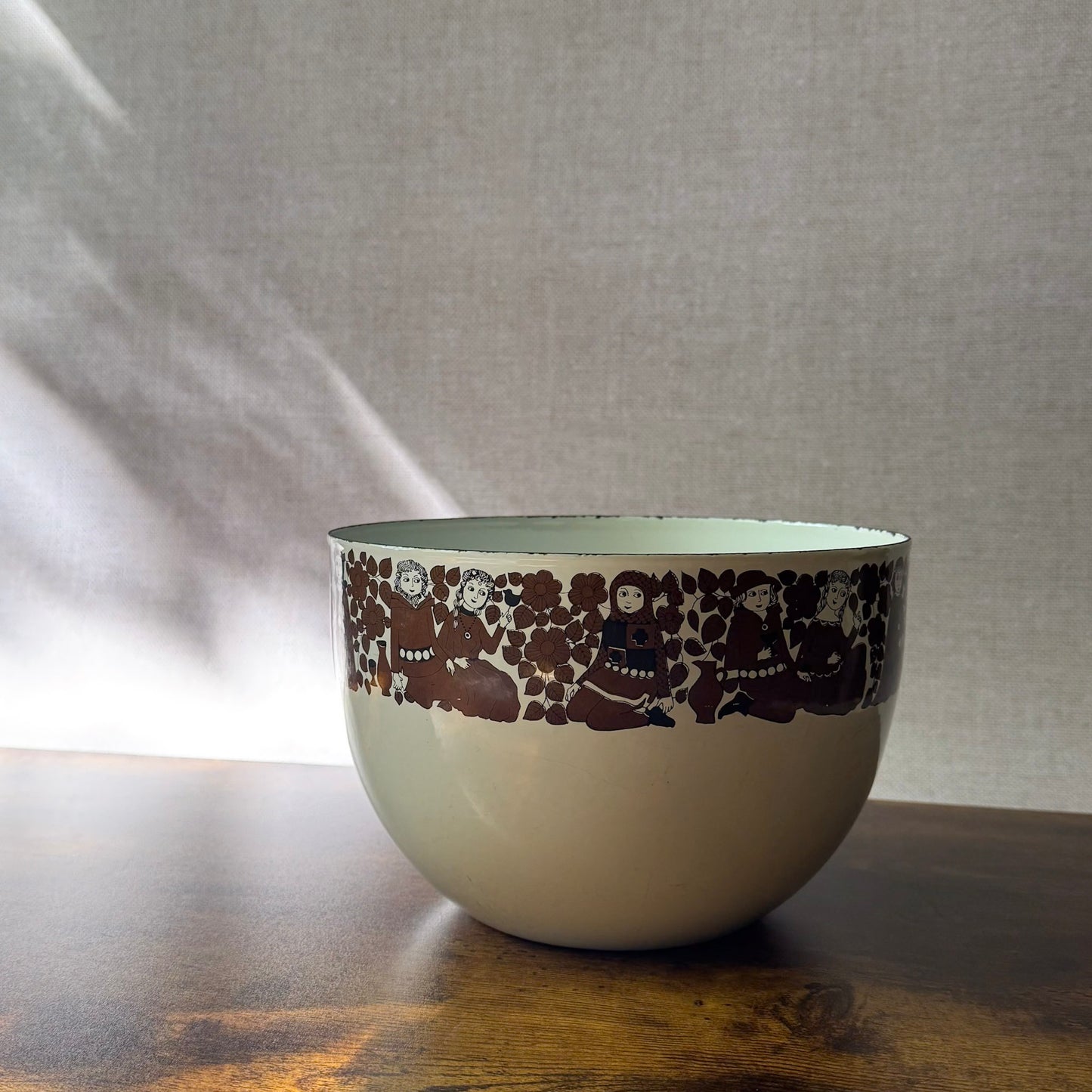 Vintage Enamel Mixing Bowl | Medieval Troubadour | Finel Arabia Kaj Franck