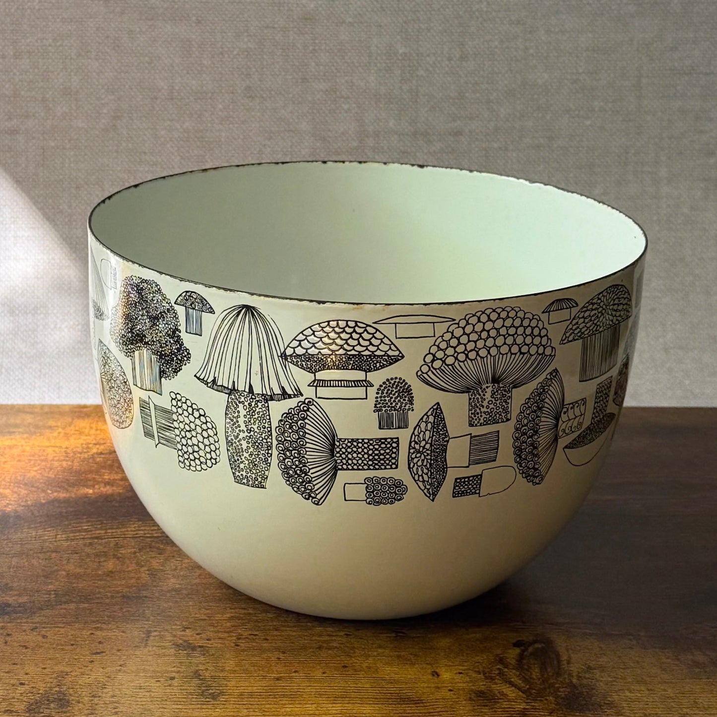 Vintage Enamel Mixing Bowl | Mushroom by Esteri Tomula | Finel Arabia Kaj Franck